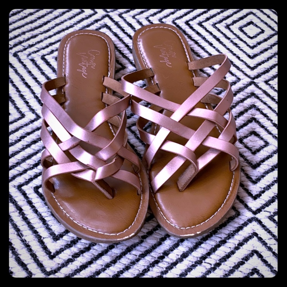 Crown Vintage cross strap sandal